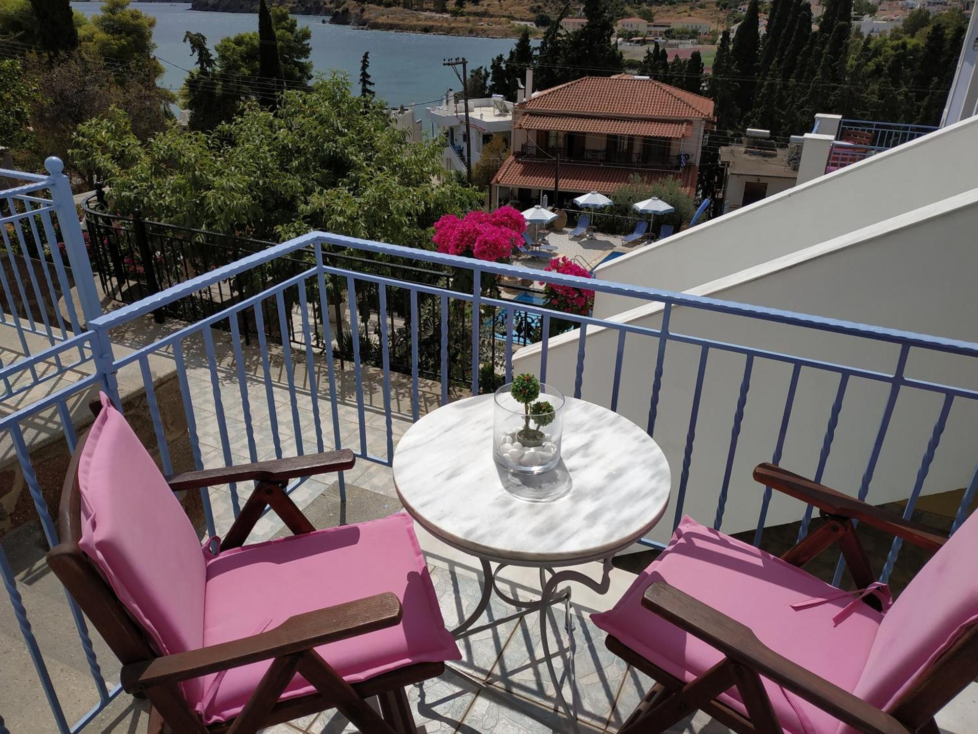 Ktm Sunny Villas Порос Номер фото