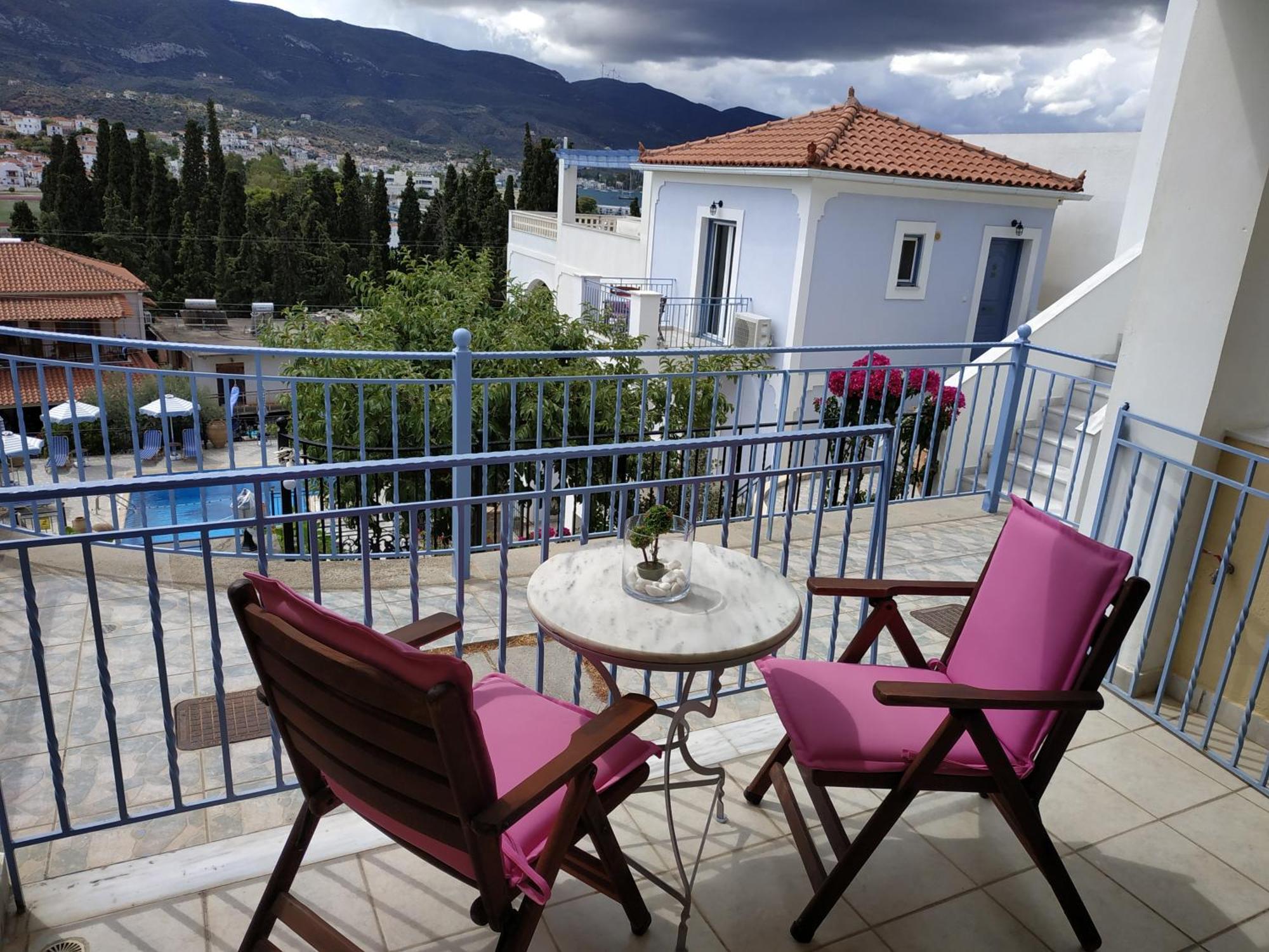Ktm Sunny Villas Порос Номер фото